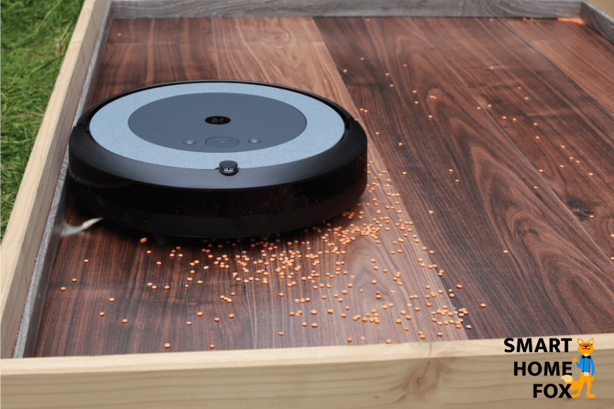 Staubsauger Roboter reinigt entlang einer leiste